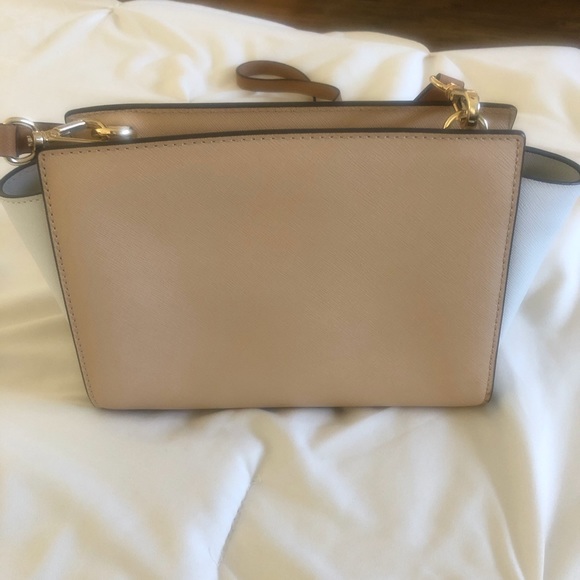 Small Michael Kors crossbody. - Picture 2 of 6